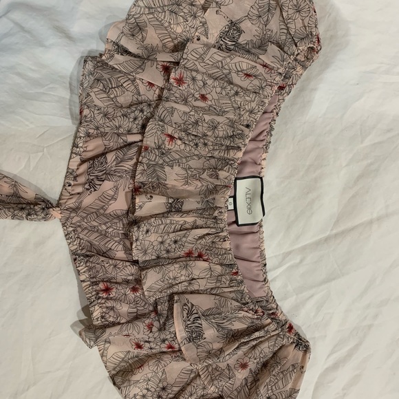 Alexis Adona off shoulder crop top I’m misty rose. Size s - Picture 4 of 6